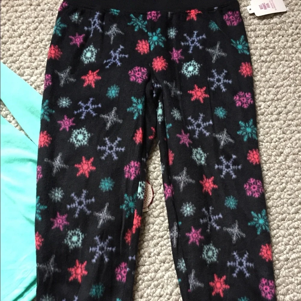 Girls Winter Wonderland Pajama Set Long Sleeve Top & Snowflake Pants‎ Size 5/6